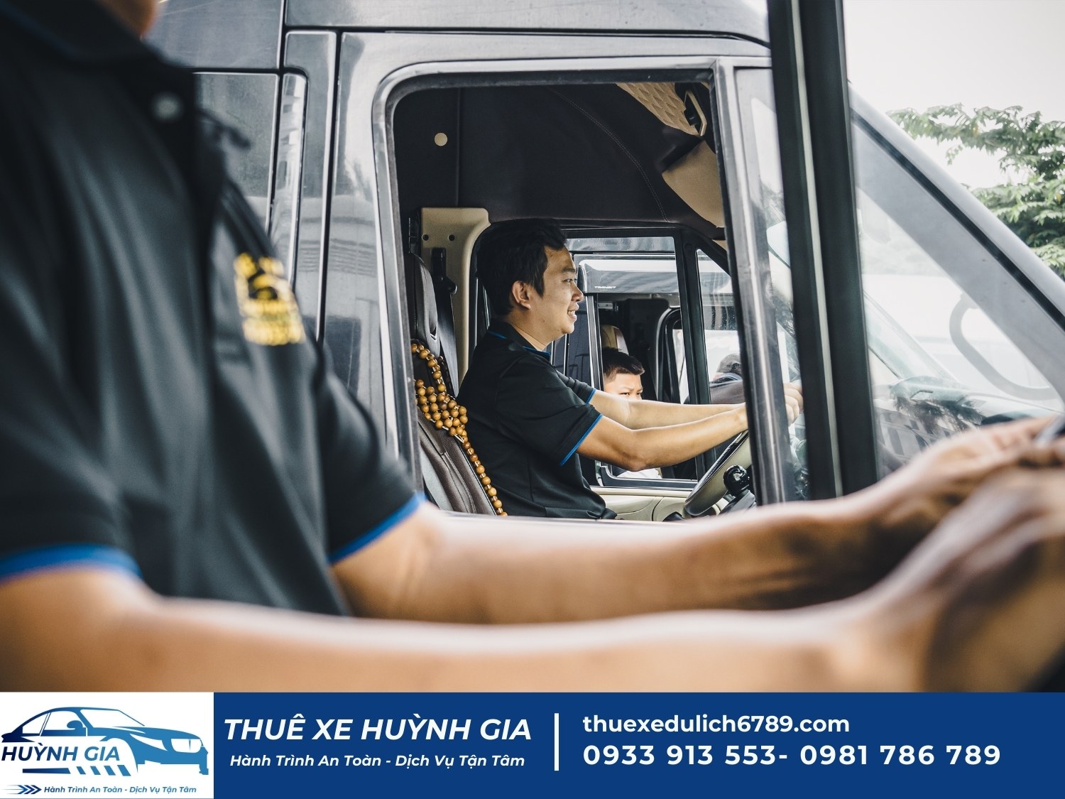 Nhân viên Huỳnh Gia