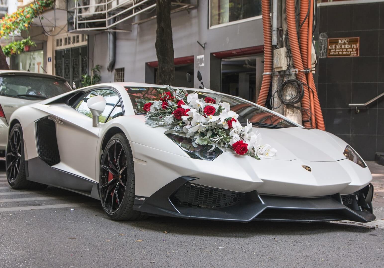 Dịch vụ cho thuê siêu xe đưa đón cưới hỏi, khách VIP, quay chụp tại TpHCM